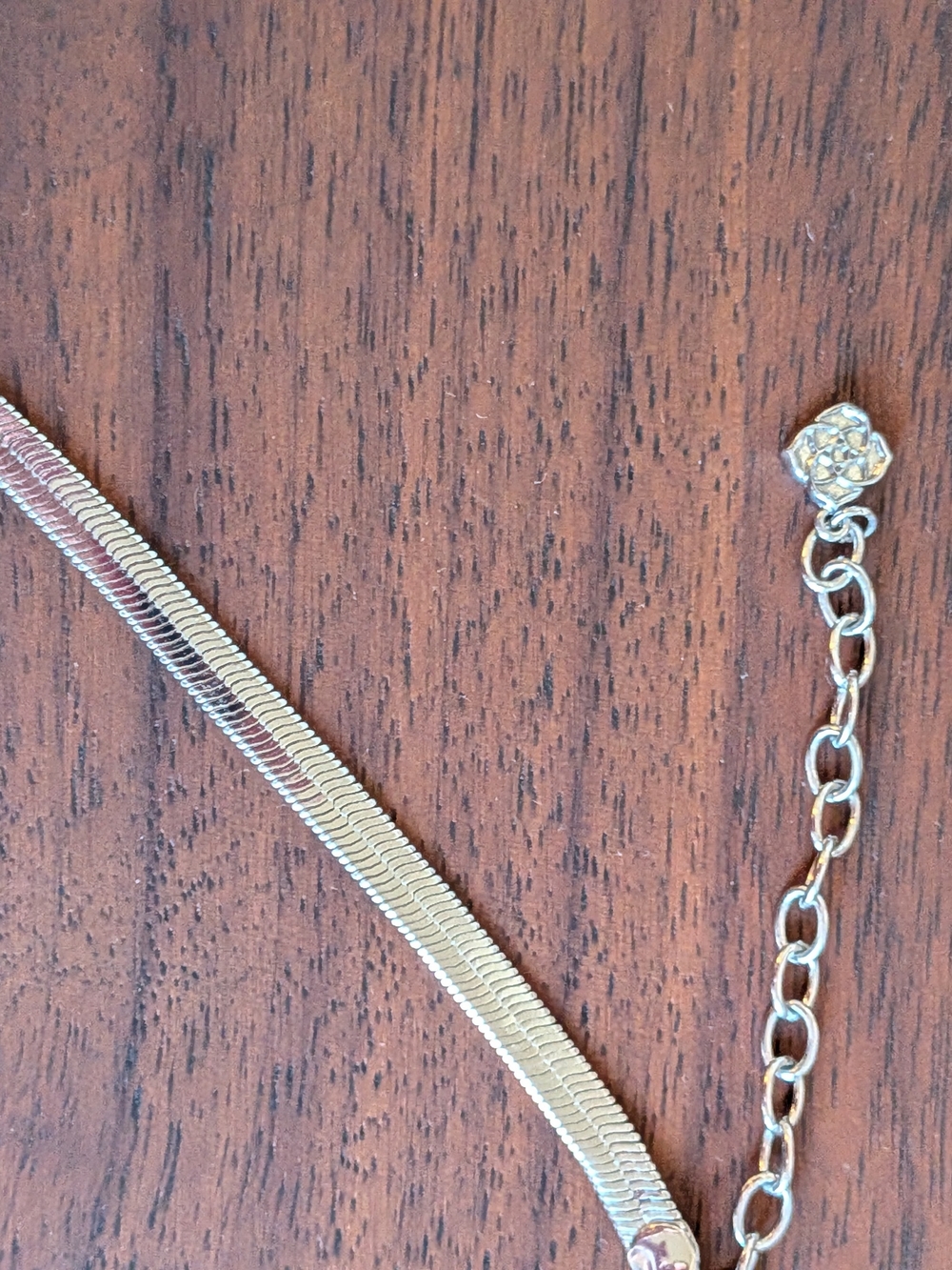 Kendra Scott Omega Necklace - Silver Tone w/ Yellow Gold Tone Accent - Like New! - Picture 3 of 4